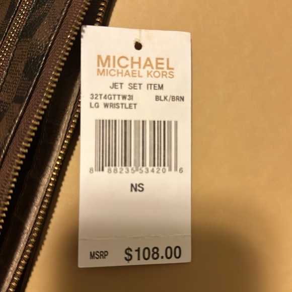 Michael Kors wristlet - Picture 4 of 4